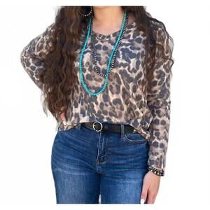 NEW TEXAS TRUE THREADS fuzzy rocks top in leopard